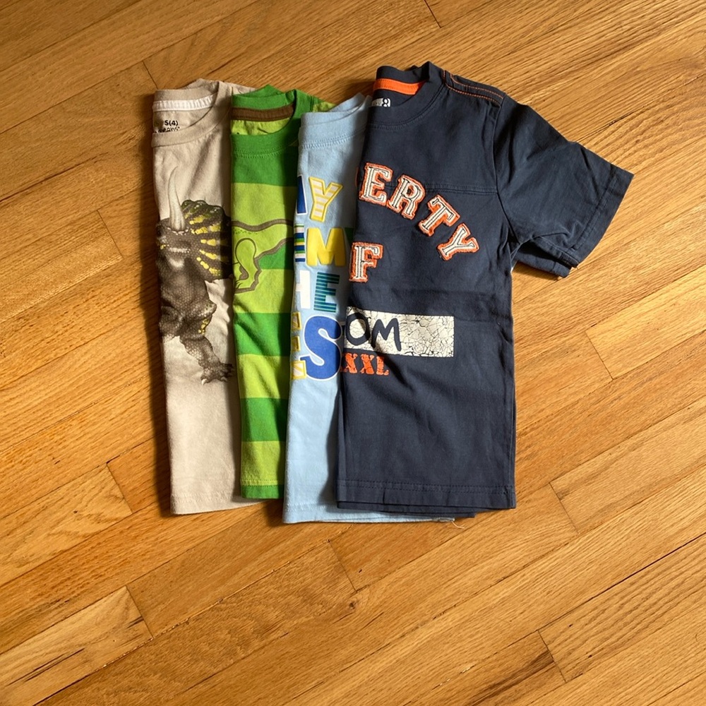 📦 youth size (4) 4 shirt bundle !📦